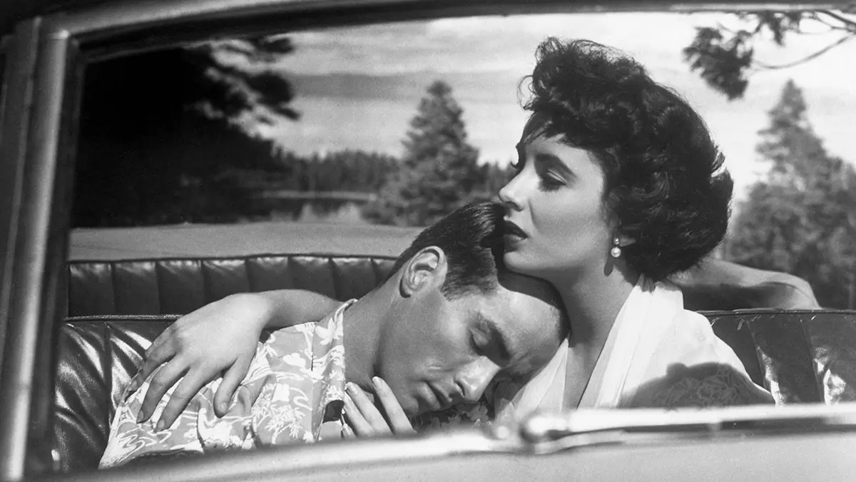 Photo of Elizabeth Taylor was ‘broken’ after losing ‘soulmate’ Montgomery Clift, author claims: ‘They saved each other’