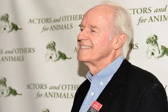 Photo of ‘M*A*S*H’ Star Mike Farrell Joined the Marine Corps for Two Big Reasons