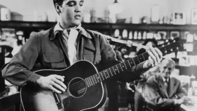 Photo of Elvis Presley Made 1 of His Girlfriends Promise to Sing Rock Songs and Now She’s in the Rock & Roll Hall of Fame