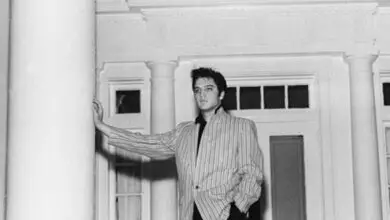 Photo of Elvis Presley: Who Owned the Iconic Graceland Mansion Before the King?