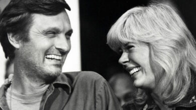 Photo of ‘M*A*S*H’: Alan Alda Had Planned ‘Hawkeye’ and ‘Hot Lips’ Houlihan’s Relationship from Beginning