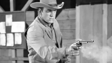 Photo of ‘Gunsmoke’ Star James Arness Once Blasted ‘Quota System’ for TV Violence