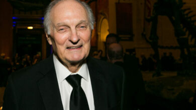 Photo of ‘M*A*S*H’ Actor Alan Alda Detailed How He Spent His Time in 2020