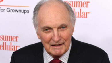 Photo of ‘M*A*S*H’ Star Alan Alda Explained How ‘People are Dying’ Due to Society’s Poor Communication