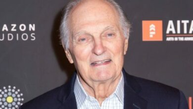 Photo of ‘M*A*S*H’: Alan Alda Revealed Why ‘Trapper’ Actor Wayne Rogers’ Death Was a ‘Surprise’