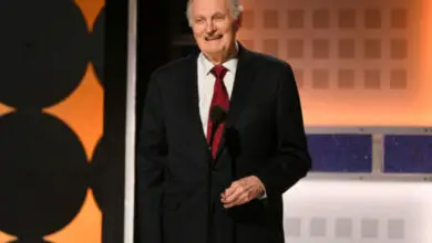Photo of ‘M*A*S*H’ Star Alan Alda Revealed Why He Said ‘Yes to Everything’ in Early Acting Days