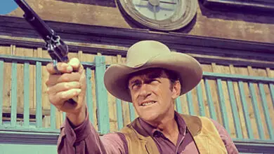 Photo of WATCH: These ‘Gunsmoke’ James Arness Bloopers, Outtakes Are Hysterical